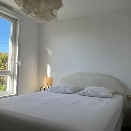 Prázdninový dům Les Graves, Belle Maison Proche De Chateau Pape Clement *